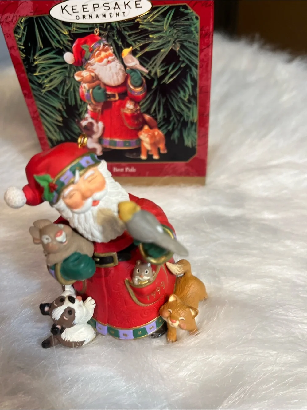 Hallmark Kerpsake 1999 “Best Pals” Santa with dogs Christmas  Ornament